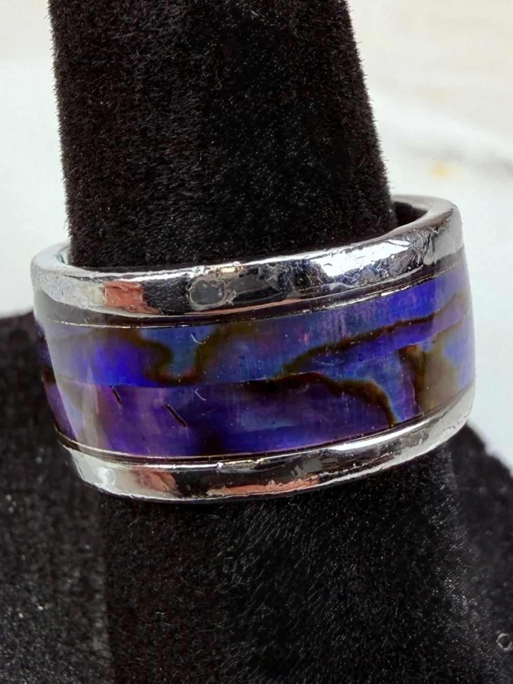 Beautiful vintage Silvertone blue swirl size 6 1/2 band ring